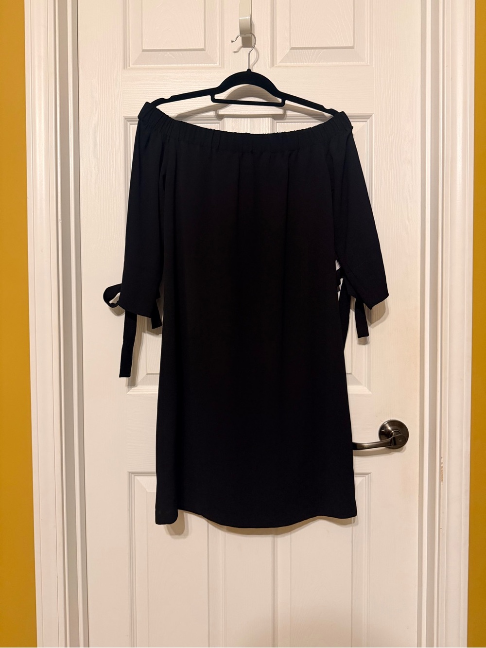 Vince Camuto Black Off-Shoulder Tie-Sleeve Midi Dress